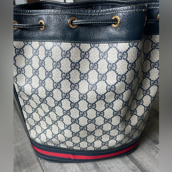 💯 Gucci navy drawstring Bucket bag - Picture 3 of 11